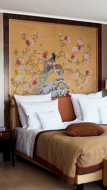 hand painted chinoi serie wallcoverings on silk background for bedroom