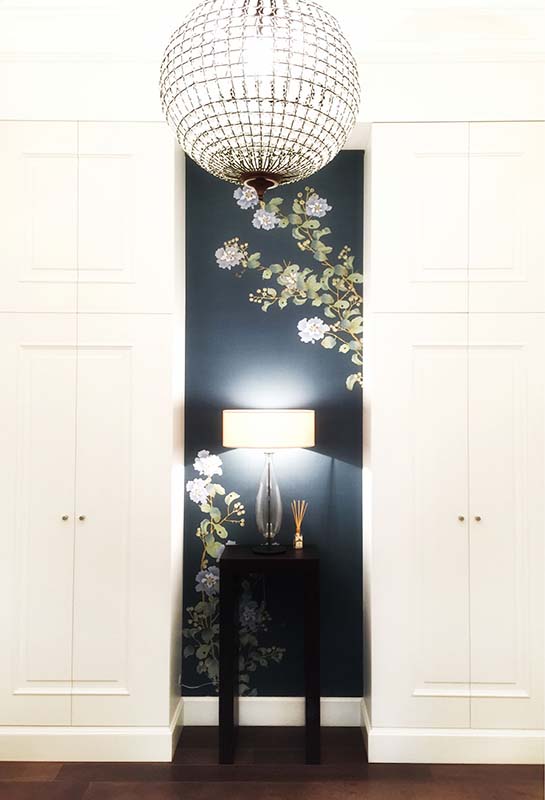 beautiful accent silk wallcoverings on living room lift up the space