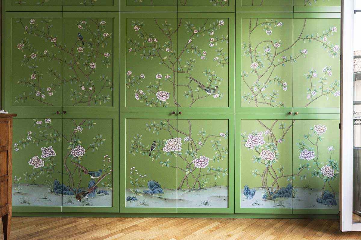 wallcoverings for wardrobe with oriental flower design on silk wallpaper