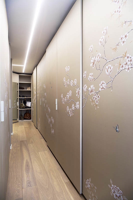 silk wallcoverings for wardrobe and closet with oriental flower design